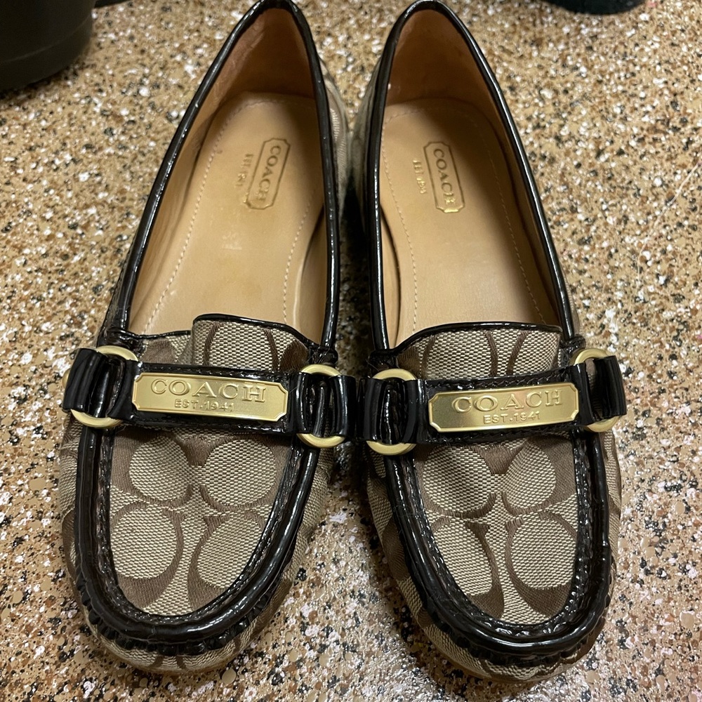 COACH FLAT SHOES FOR WOMEN SIZE 6.